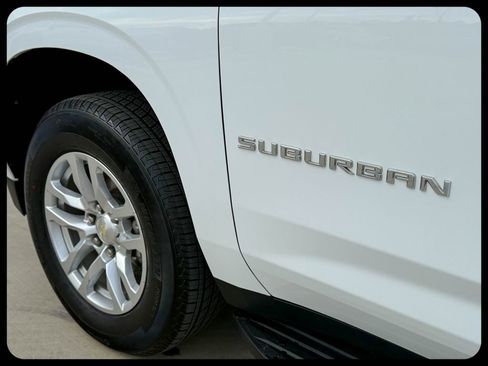 Used 2021 Chevrolet Suburban 2WD image 19