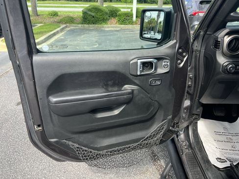 Used 2018 Jeep Wrangler Unlimited Sport S AWD/4WD image 14