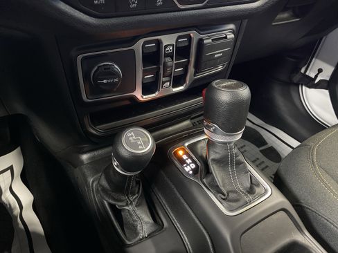 Certified 2024 Jeep Gladiator Sport image 15