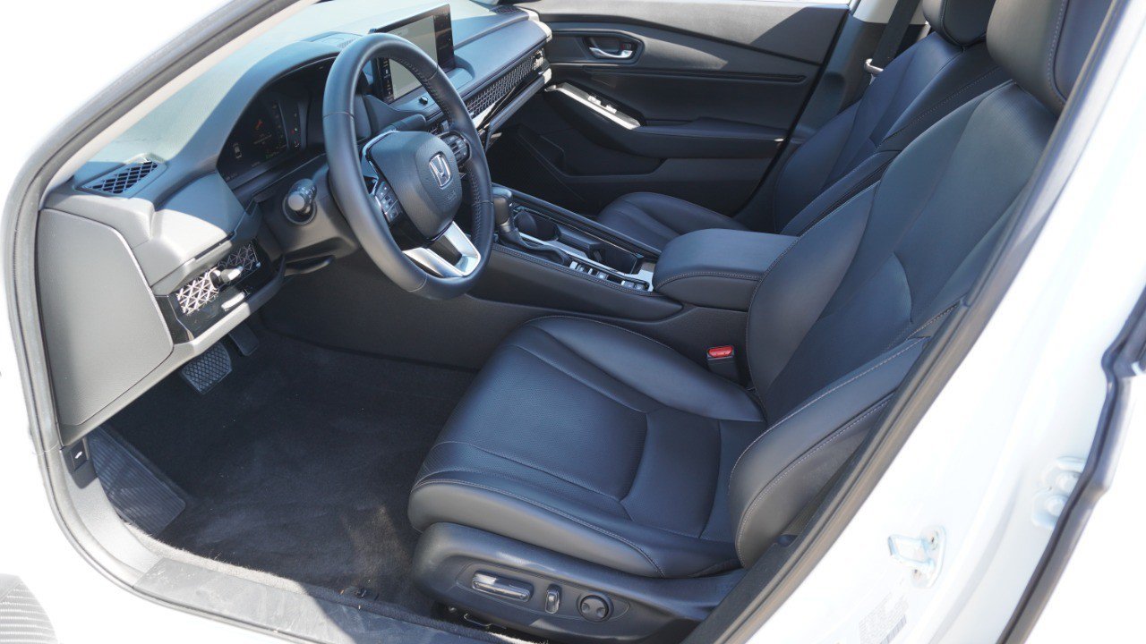 Used 2023 Honda Accord Touring image 14