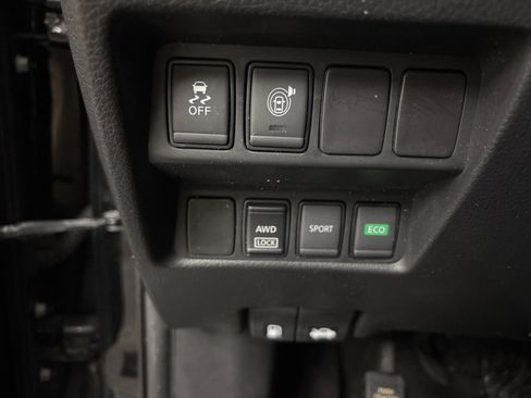 Used 2017 Nissan Rogue SV image 16