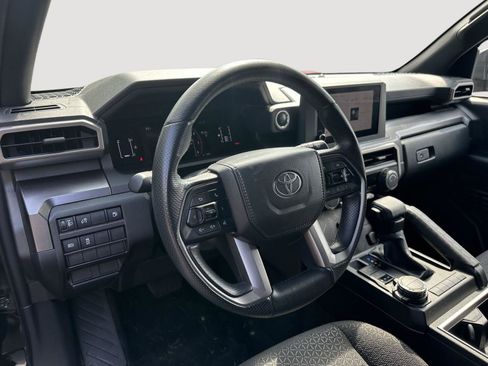 Used 2025 Toyota 4Runner SR5 AWD/4WD image 11
