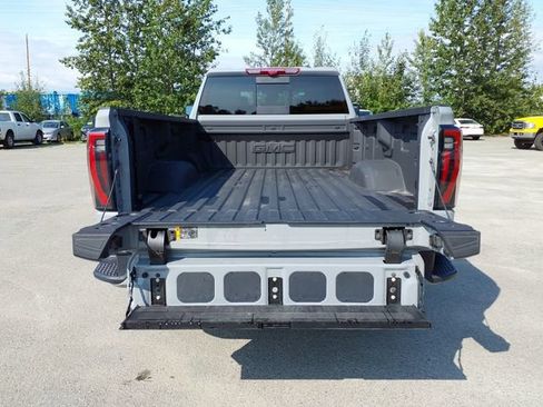 Used 2025 GMC Sierra 2500 AT4 w/ AT4 Premium Plus Package AWD/4WD image 23