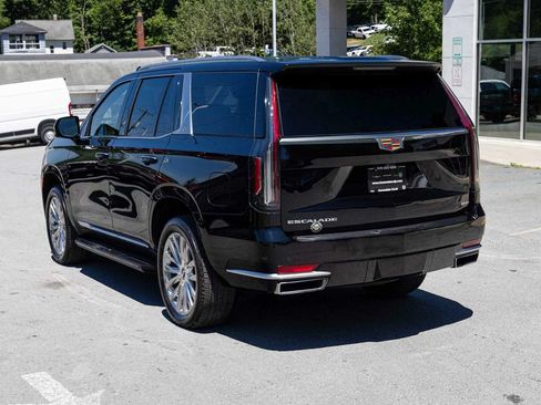 Used 2024 Cadillac Escalade Premium Luxury AWD/4WD image 6