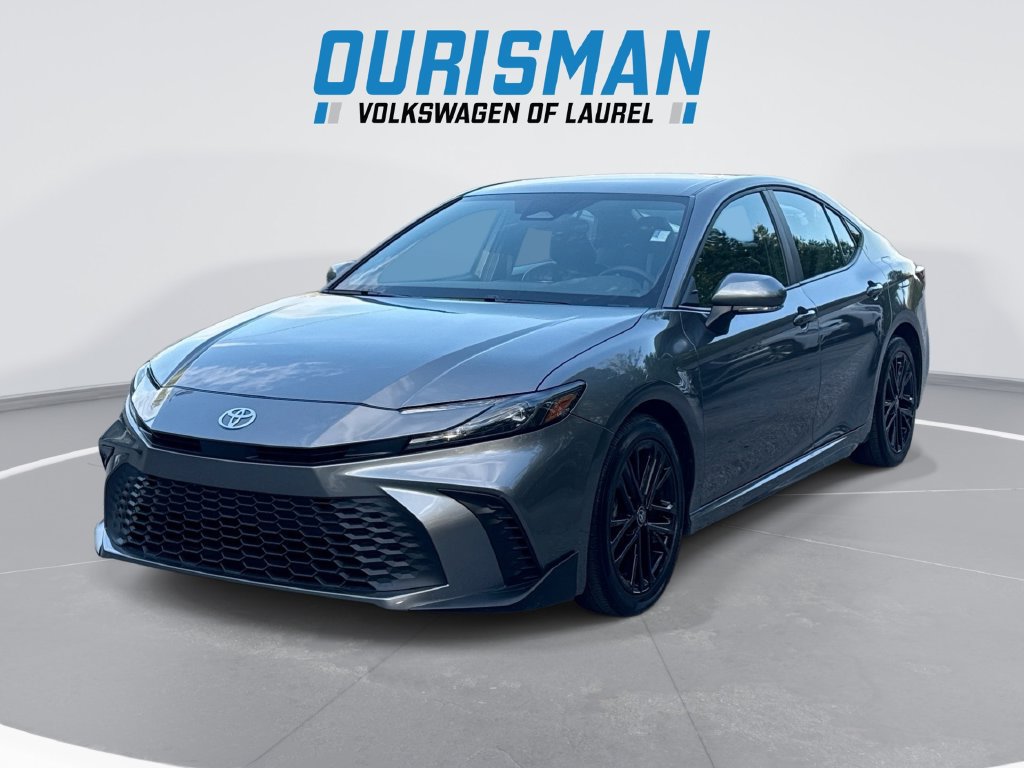 Used 2025 Toyota Camry SE FWD image 1