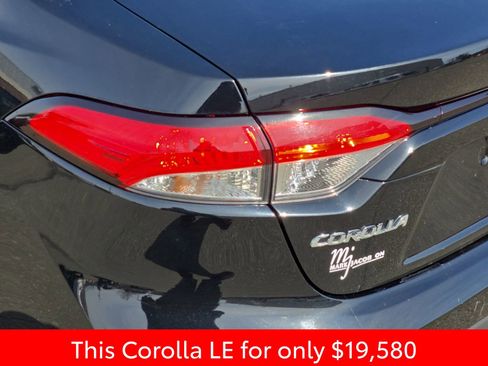 Used 2025 Toyota Corolla LE image 39