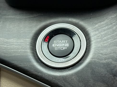 Used 2023 Jeep Grand Cherokee Limited image 20