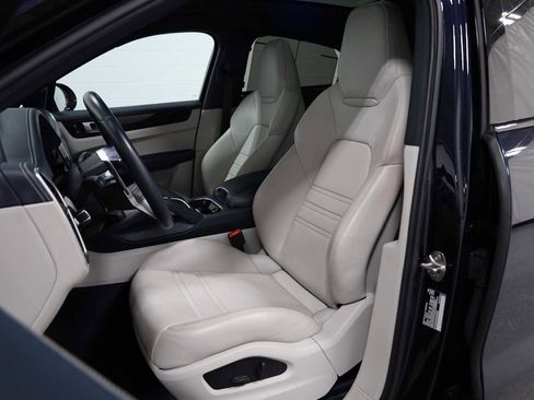 Certified 2023 Porsche Cayenne Coupe image 4