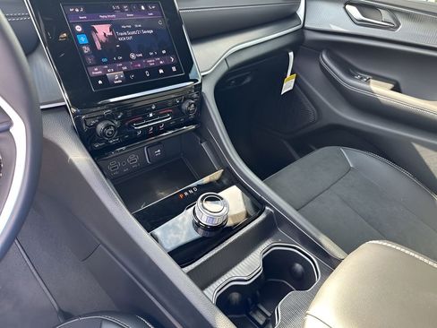 New 2025 Jeep Grand Cherokee Altitude image 35