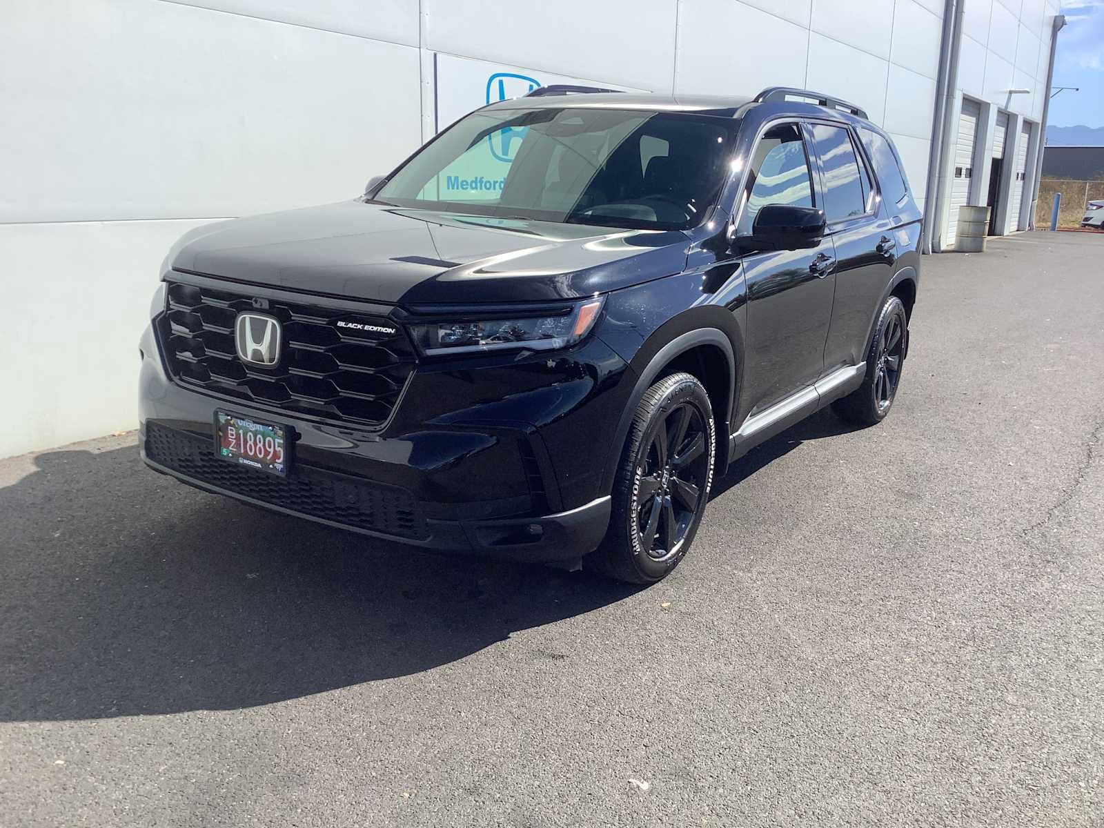 Used 2025 Honda Pilot Black Edition image 2