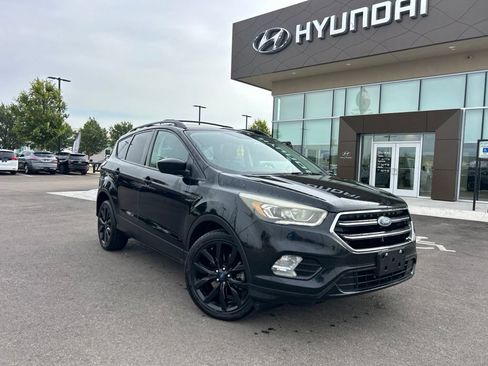 Used 2018 Ford Escape SE w/ SE Sport Appearance Package AWD/4WD image 4