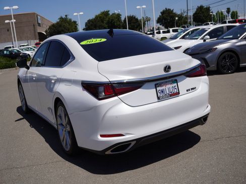 Used 2024 Lexus ES 350 w/ Premium Package FWD image 8
