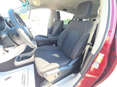 Used 2023 Chrysler Voyager LX FWD image 28