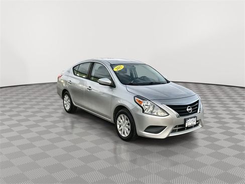 Used 2017 Nissan Versa SV image 2