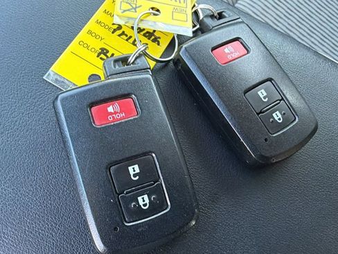 Used 2017 Toyota Prius V Two w/ Carpet Mat Package FWD image 29