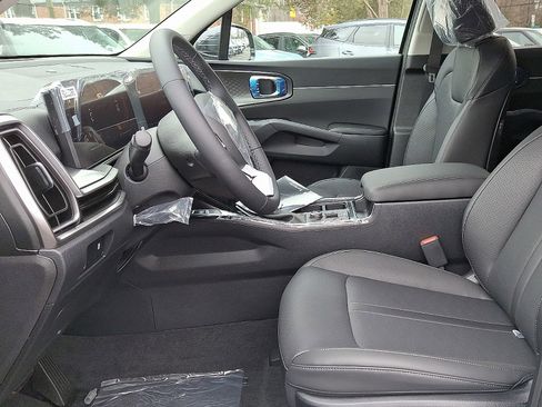 New 2025 Kia Sorento S image 12