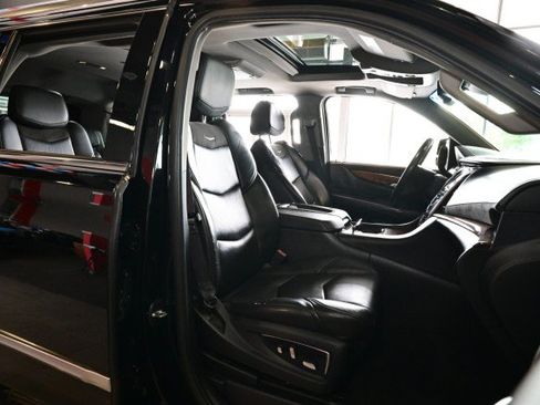 Used 2015 Cadillac Escalade Luxury AWD/4WD image 27