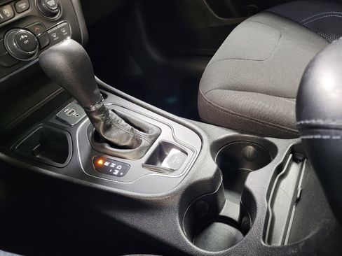 Used 2019 Jeep Cherokee Latitude w/ Popular Appearance Group image 26