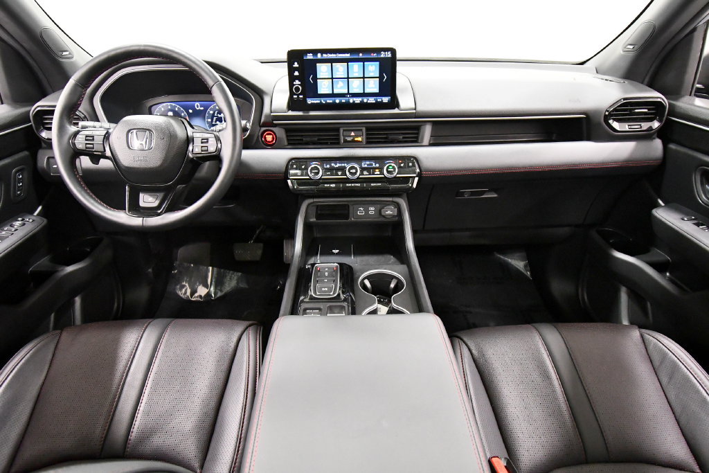 Certified 2025 Honda Pilot Black Edition image 3