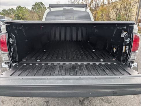 Used 2022 Toyota Tacoma TRD Off-Road image 20