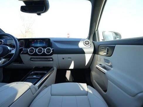 Certified 2025 Mercedes-Benz GLA 250 4MATIC w/ Driver Assistance Package image 26