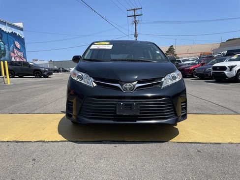 Used 2020 Toyota Sienna LE AWD/4WD image 5