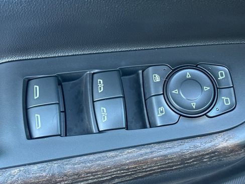 Used 2023 GMC Acadia Denali w/ Denali Ultimate Package image 12