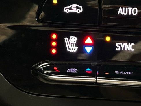 Used 2023 Buick Envision Avenir image 7