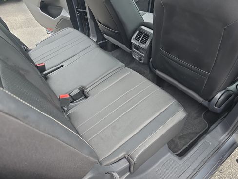 Used 2023 Volkswagen Tiguan SE R-Line FWD image 11