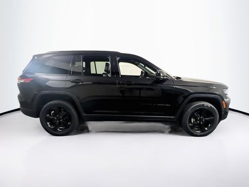 Used 2023 Jeep Grand Cherokee Altitude AWD/4WD image 4