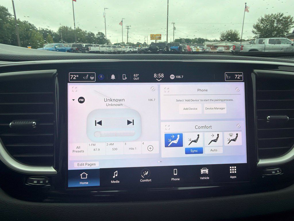 Used 2024 Chrysler Pacifica Touring-L FWD image 18