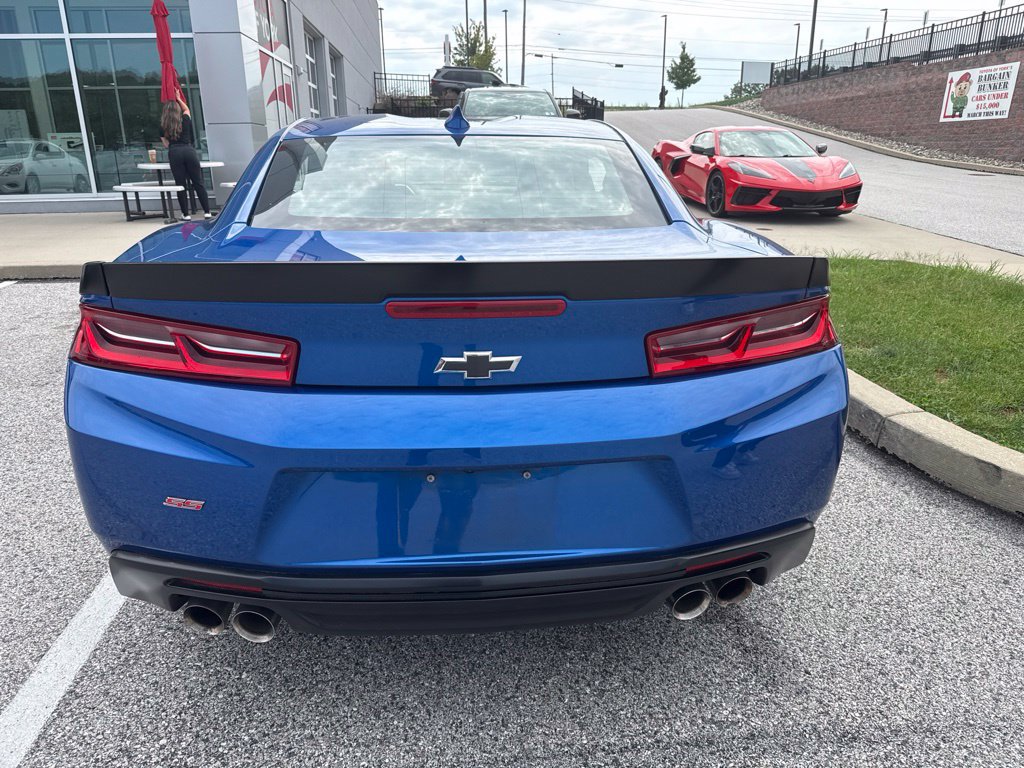 Used 2018 Chevrolet Camaro SS RWD image 6