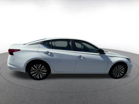 Used 2025 Nissan Altima 2.5 SV image 16