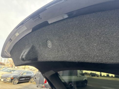 Used 2021 Tesla Model S Plaid image 18
