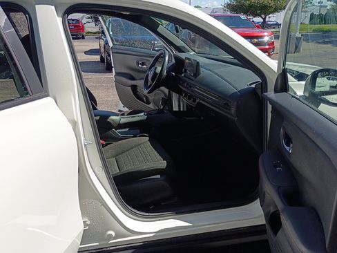 Used 2025 Honda HR-V Sport image 16