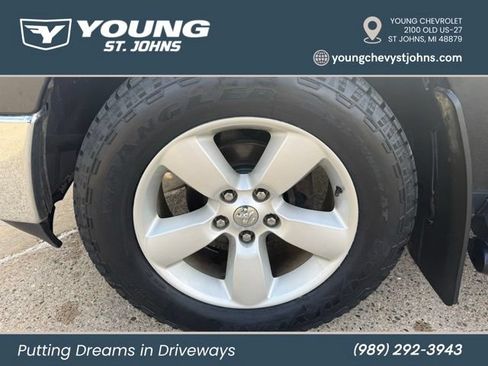 Used 2018 RAM 1500 Classic SLT w/ SLT Plus D←cor Group AWD/4WD image 9