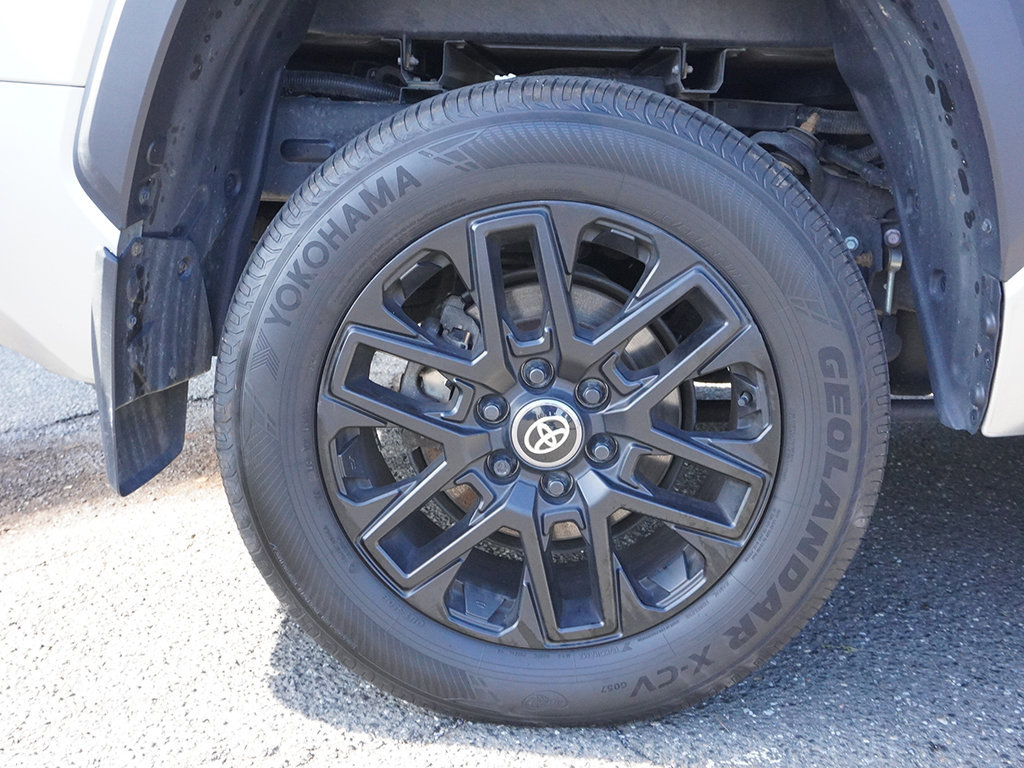 Used 2025 Toyota Tundra Limited AWD/4WD image 24