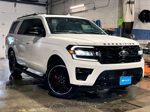 Used 2022 Ford Expedition Limited image 1