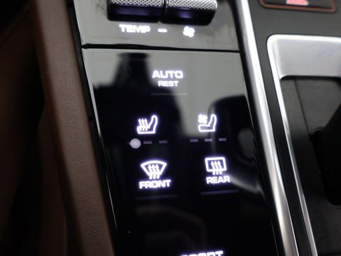 Used 2023 Porsche Cayenne Platinum Edition image 57