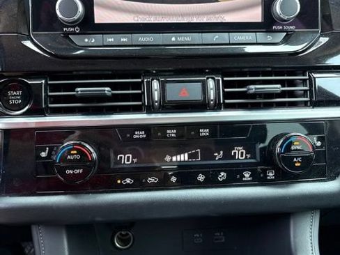 Used 2025 Nissan Pathfinder SV AWD/4WD image 10