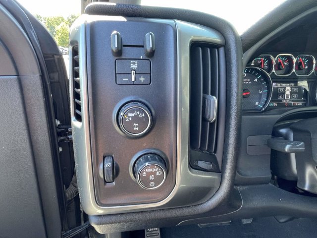 Used 2018 Chevrolet Silverado 1500 LT w/ All Star Edition AWD/4WD image 18