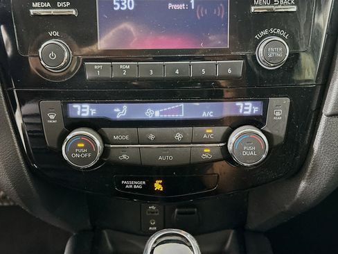 Used 2017 Nissan Rogue SV image 22