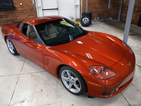 Used 2005 Chevrolet Corvette 2dr Cpe w/ Performance Handling Package image 2