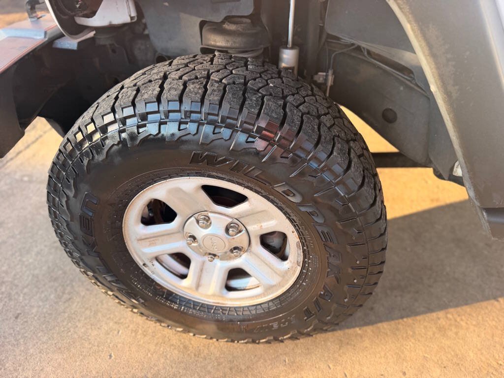 Used 2016 Jeep Wrangler Unlimited Sport w/ Connectivity Group AWD/4WD image 29