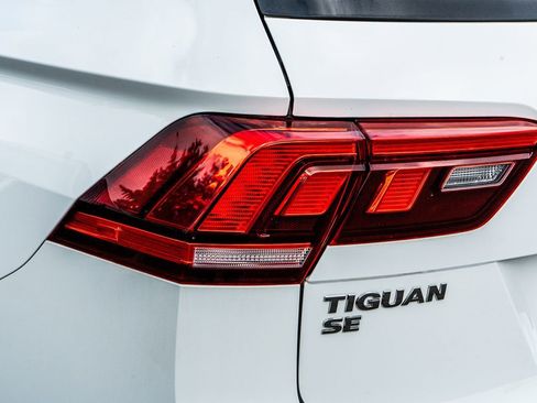 Used 2020 Volkswagen Tiguan SE image 8