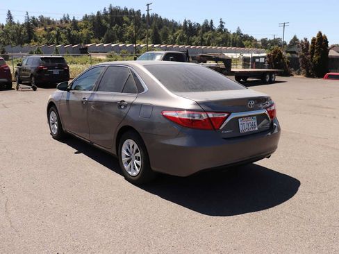 Used 2016 Toyota Camry LE FWD image 7