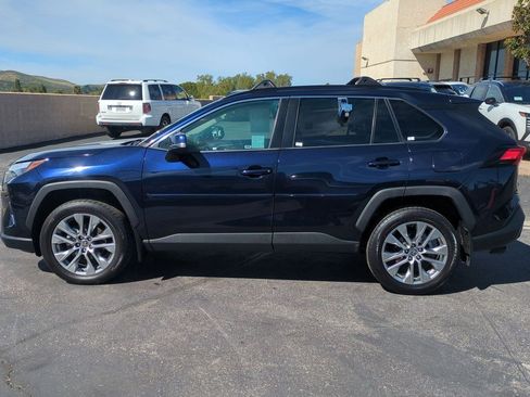 Used 2022 Toyota RAV4 XLE Premium image 9