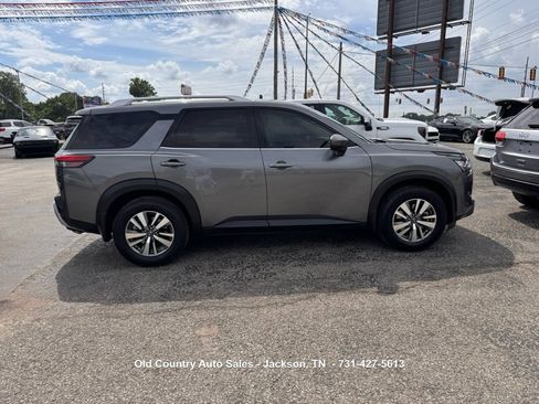 Used 2022 Nissan Pathfinder SL w/ SL Black Package FWD image 6
