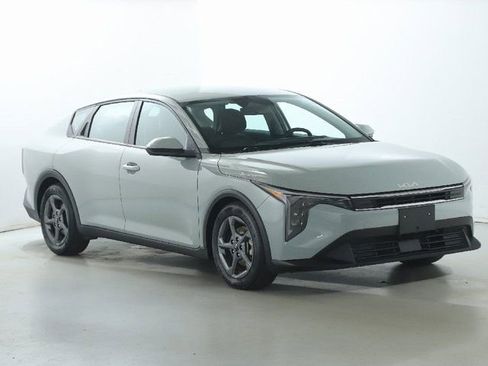 Used 2025 Kia K4 LXS image 9