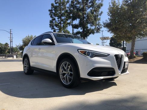 Used 2018 Alfa Romeo Stelvio Sport w/ Quick Order Package 22J Sport AWD/4WD image 2